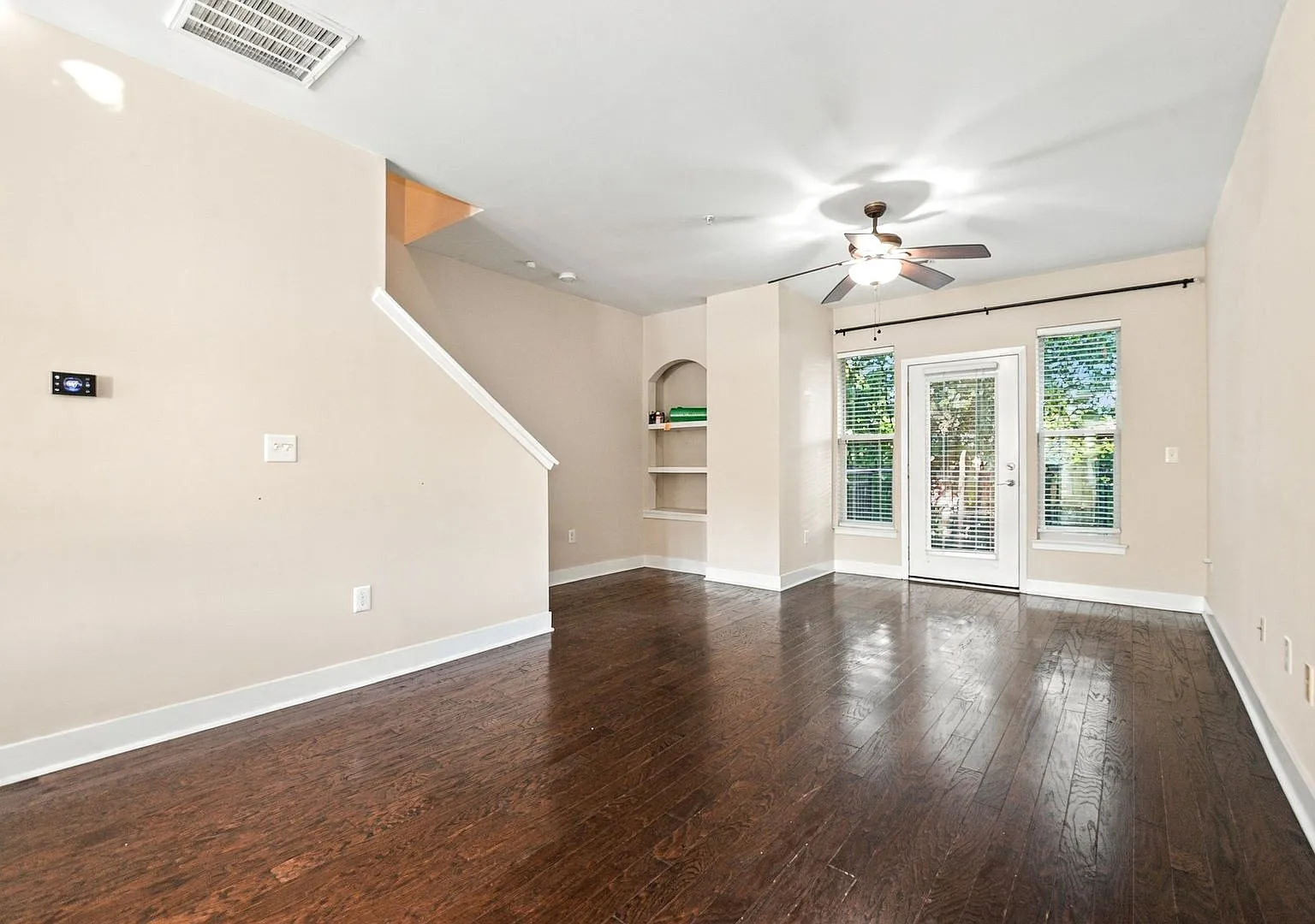 Urban Charlotte 3BR Condo with Garage & Private Balcony — Photo 3