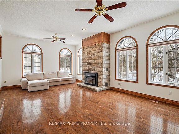 5th image of 3016 Cole Rd