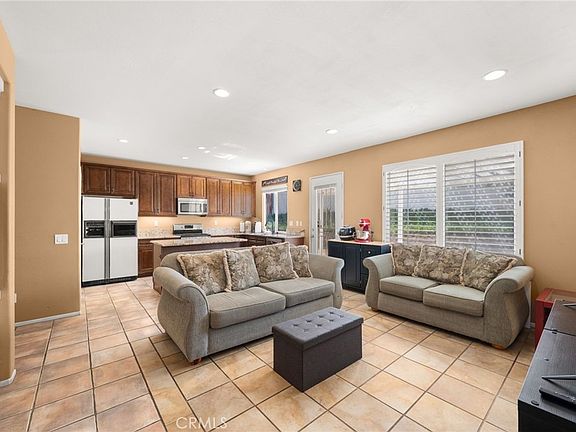 5th image of 909 Heron Dr
