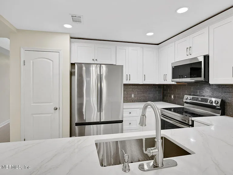 181 Aruba Ln — Photo 41