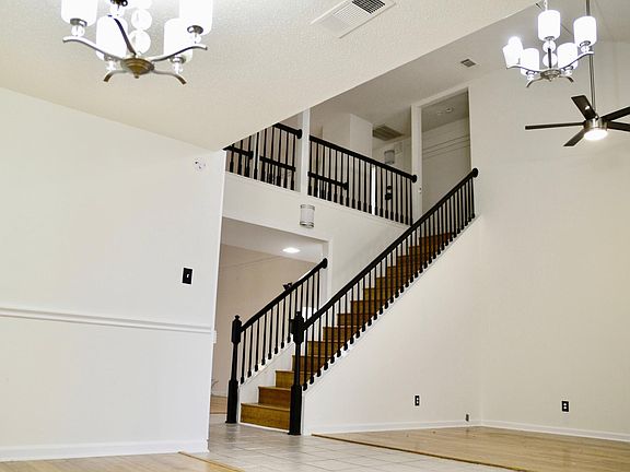 3rd image of 4713 Woodhaven Ln