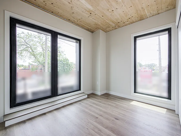 230 Royal York Rd — Photo 26