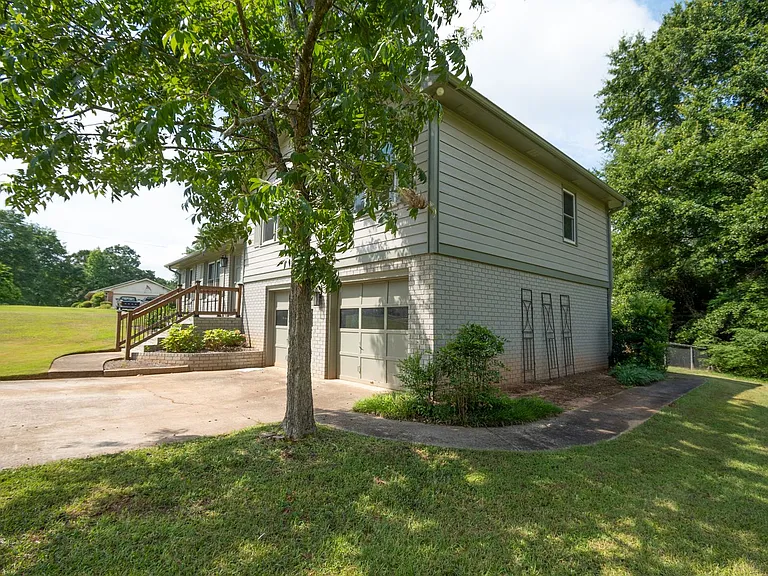 1030 Carriage Hill Rd — Photo 9