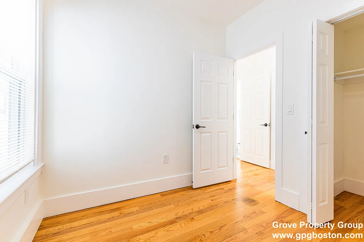 Building Photo - 633 E 6th St #2
