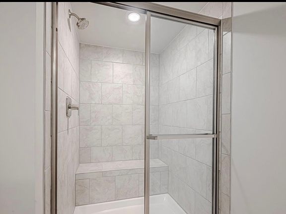 4th image of 29447 Oxford Dr