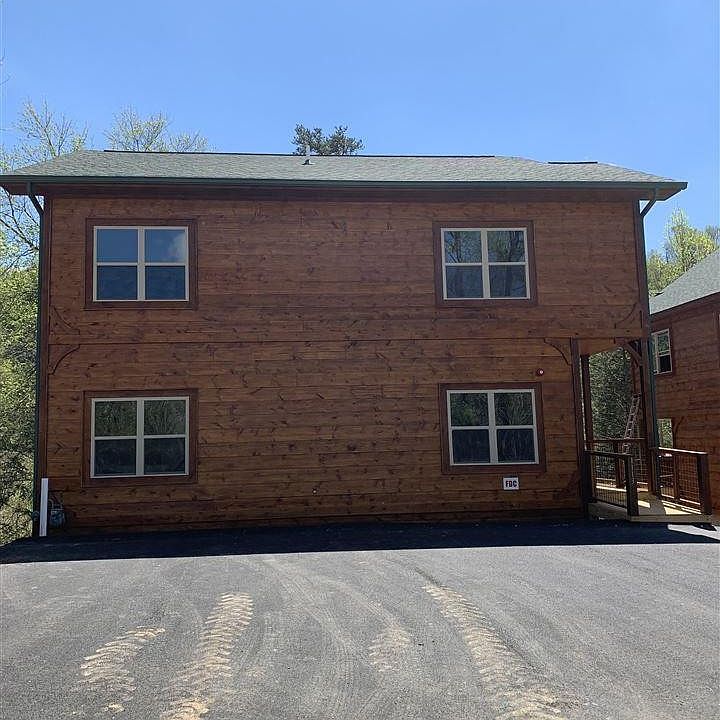 1st image of 17 Briar Patch Ln