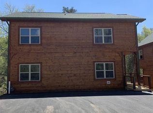 17 Briar Patch Ln, Gatlinburg, TN 37738