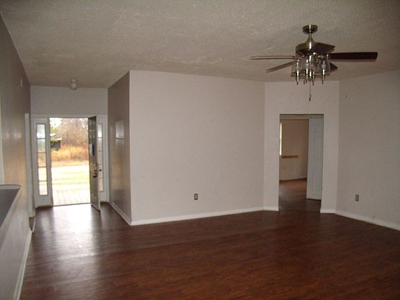 5th image of 1953 Oakwood Ln NW
