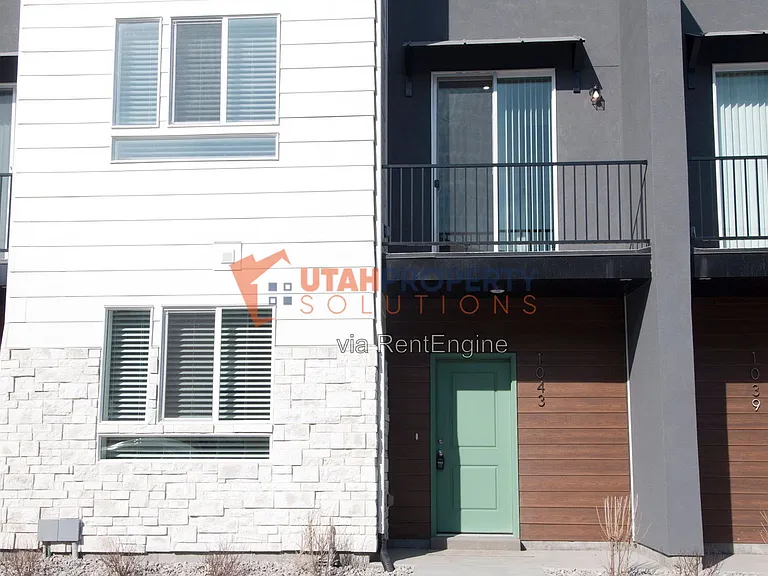 1043 W 400 S — Photo 3