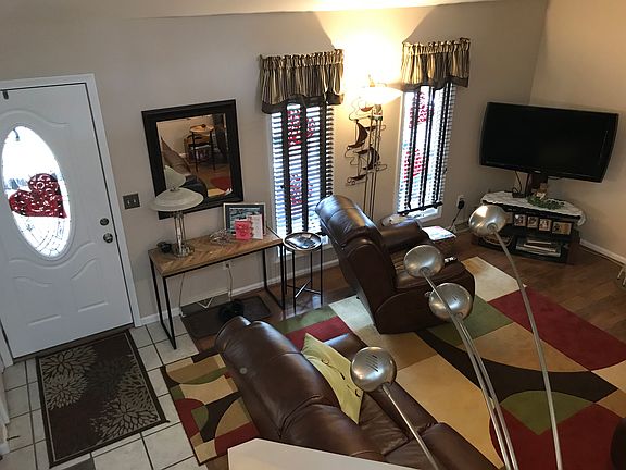 Mid Level Living Room/Entry