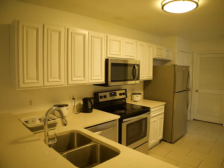 College Center Apartments — Photo 98