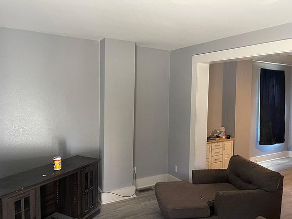 2nd image of 627 Arlington St #627