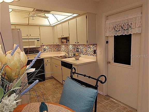 4th image of 2300 Shelly Dr APT A