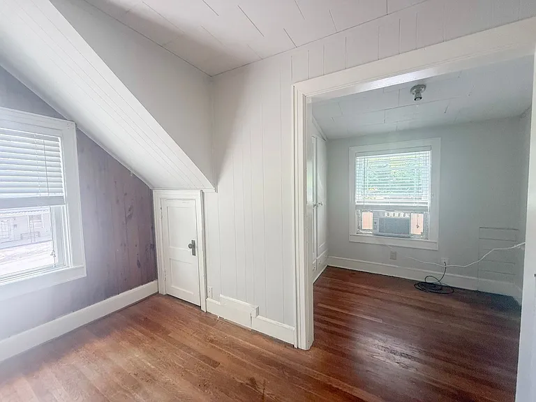 100 Davis Ave — Photo 20