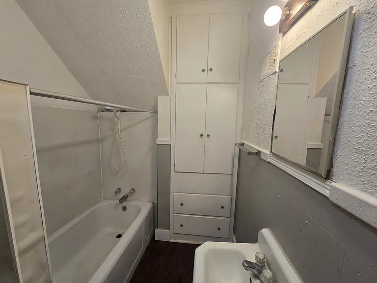 408 Locust St — Photo 13