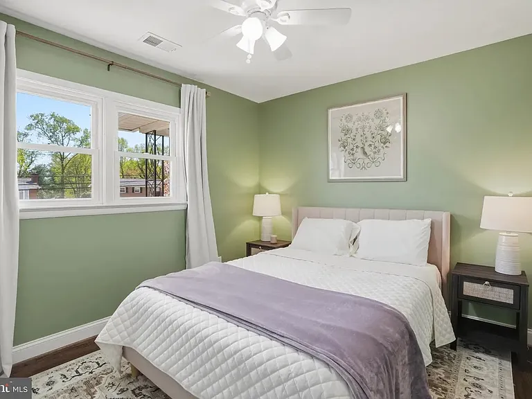 810 Venice Dr — Photo 11