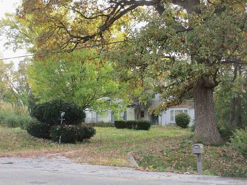 2nd image of 5620 N Knoxville Ave