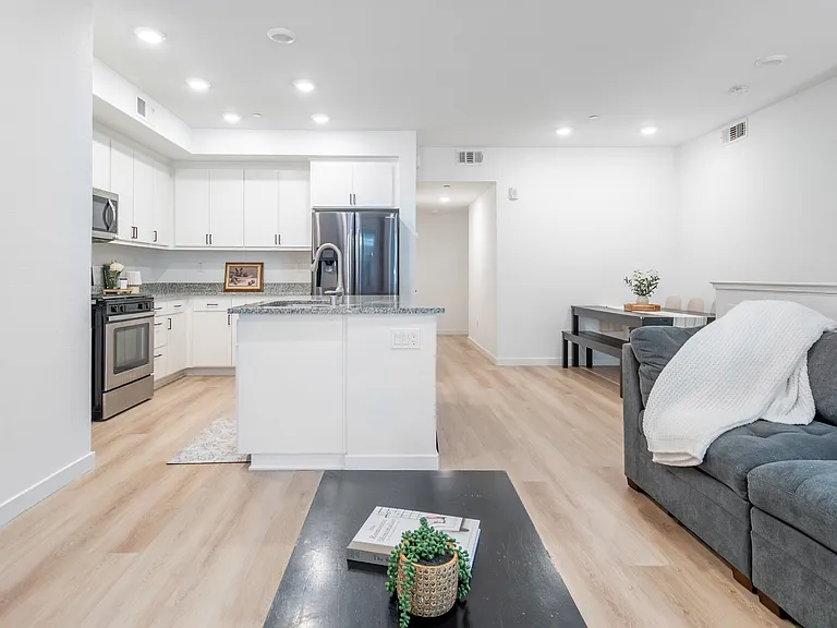 882 Slate Pl — Photo 19