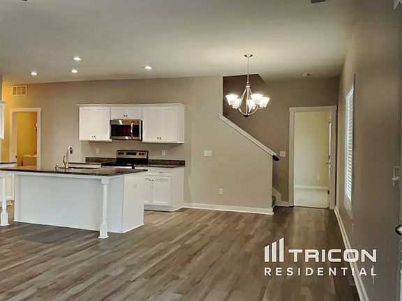 4th image of 2 Roselynn Ln
