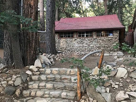 2nd image of 2375 Spruce Dr