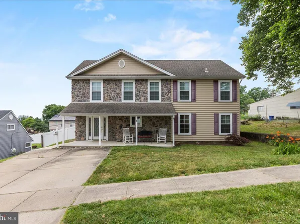 47 Hollyhock Ln, Levittown, PA 19055