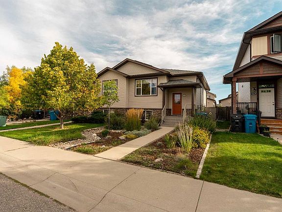 3rd image of 113 Mount Sundance Cres W