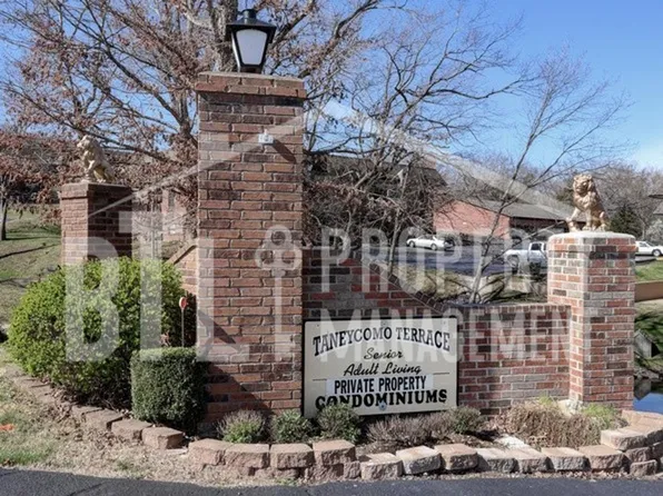 130 Wilshire Dr Unit 28, Hollister, MO 65672
