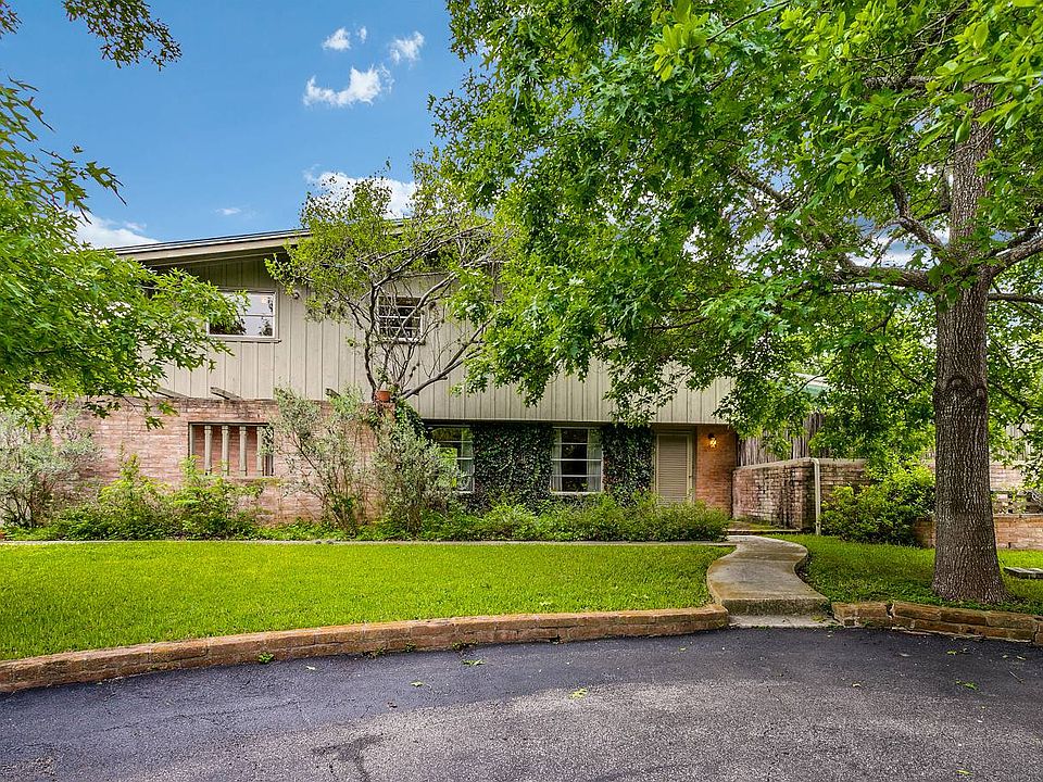 1st image of 218 Rockhill Dr