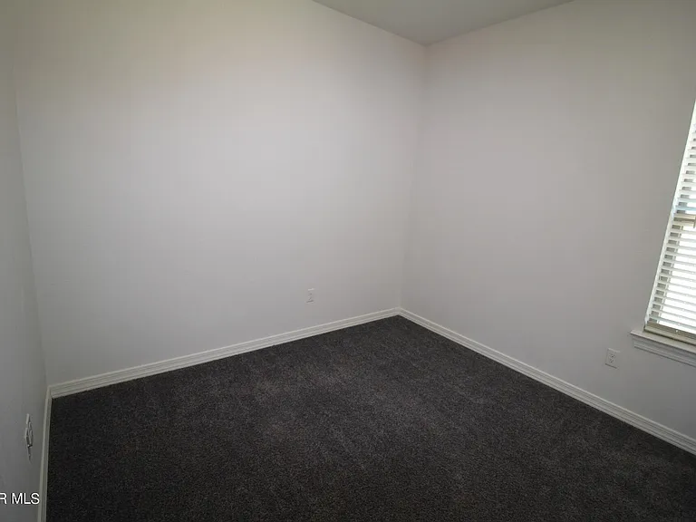 620 Adrian Arellano St W — Photo 66