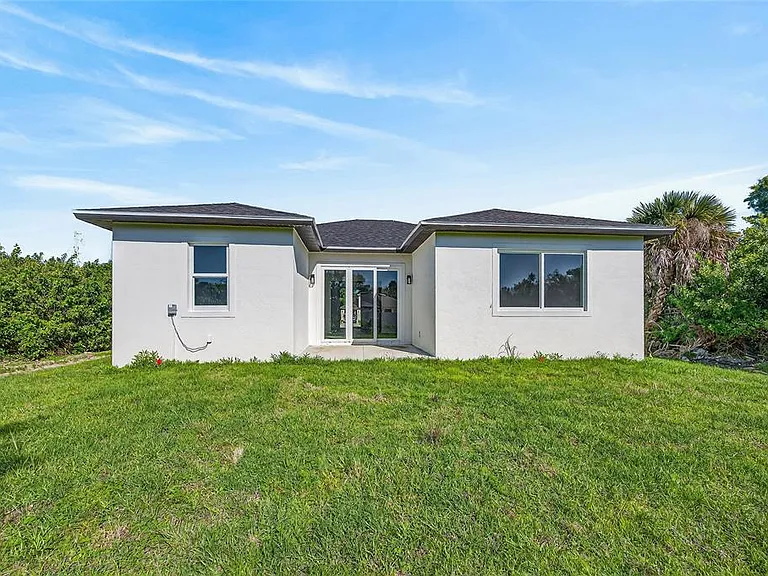 511 Sweetwater Dr — Photo 3