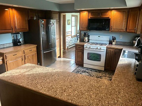 4th image of 121 Limestone Dr