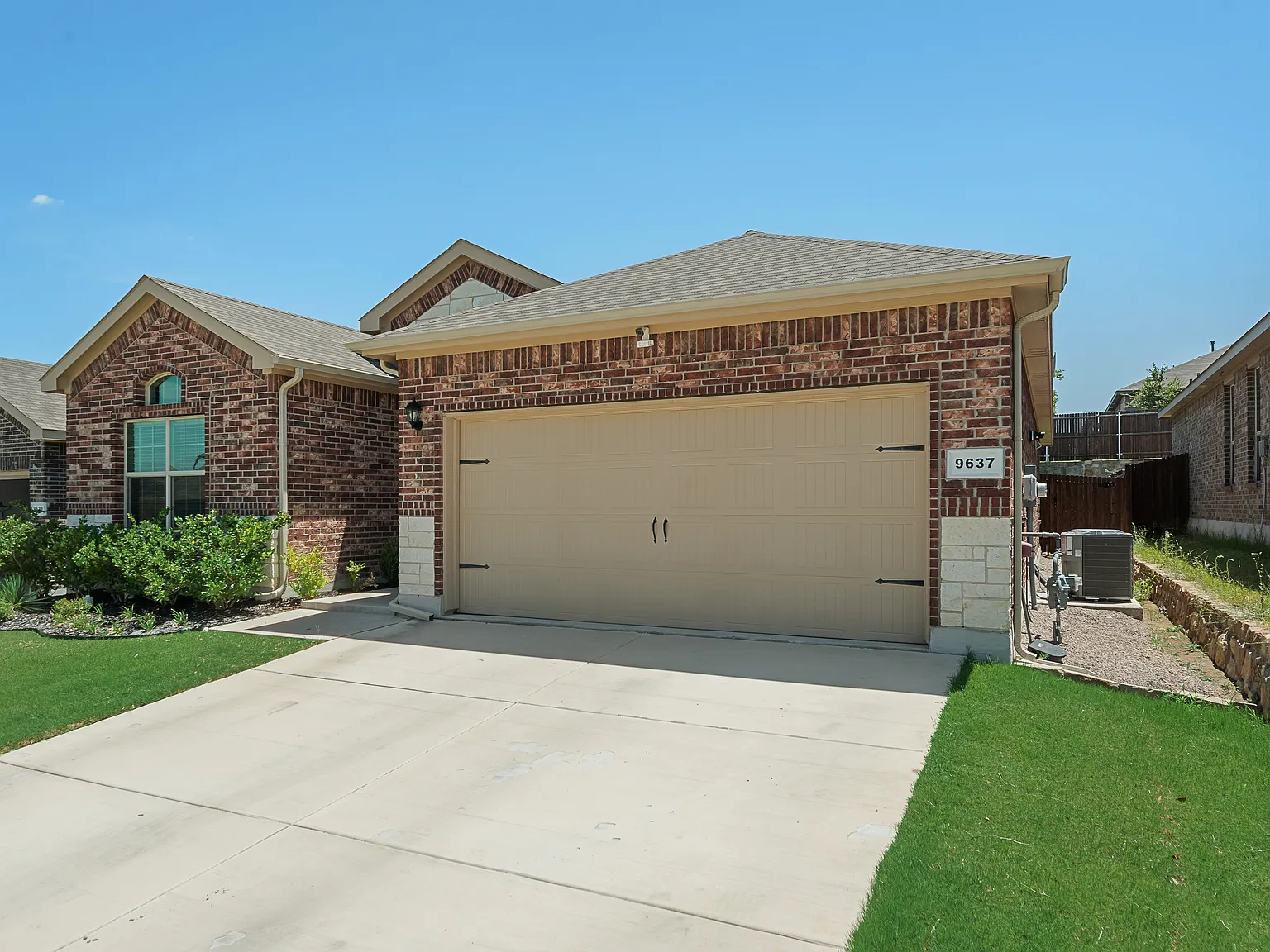 4 bed, 1772 sqft, $2,265 — Photo 2