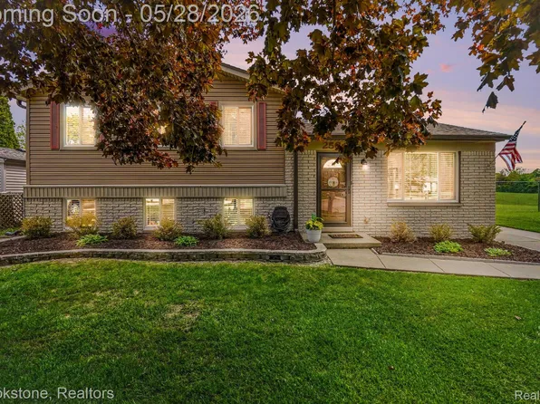 2564 Rainbow Dr, Troy, MI 48083
