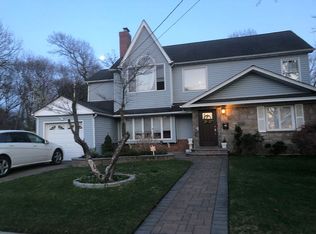 78 Lynwood Dr, Valley Stream, NY 11580