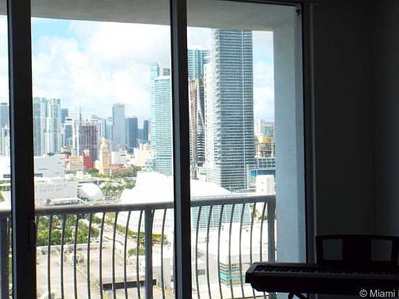 3rd image of 1750 N Bayshore Dr APT 2506