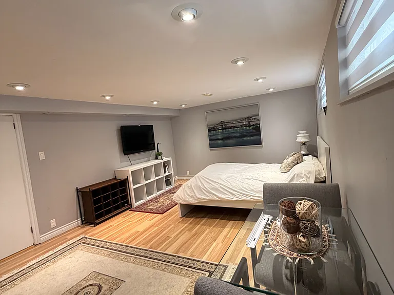 138 Goulding Ave #BASEMENT — Photo 18