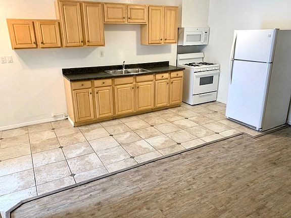 3rd image of 2221 Abbott St #2