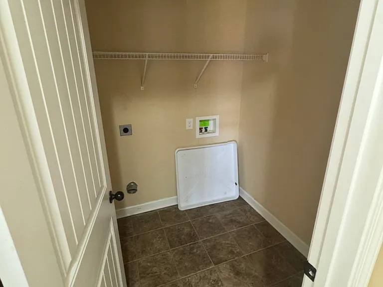 111 Castanet Ct — Photo 34