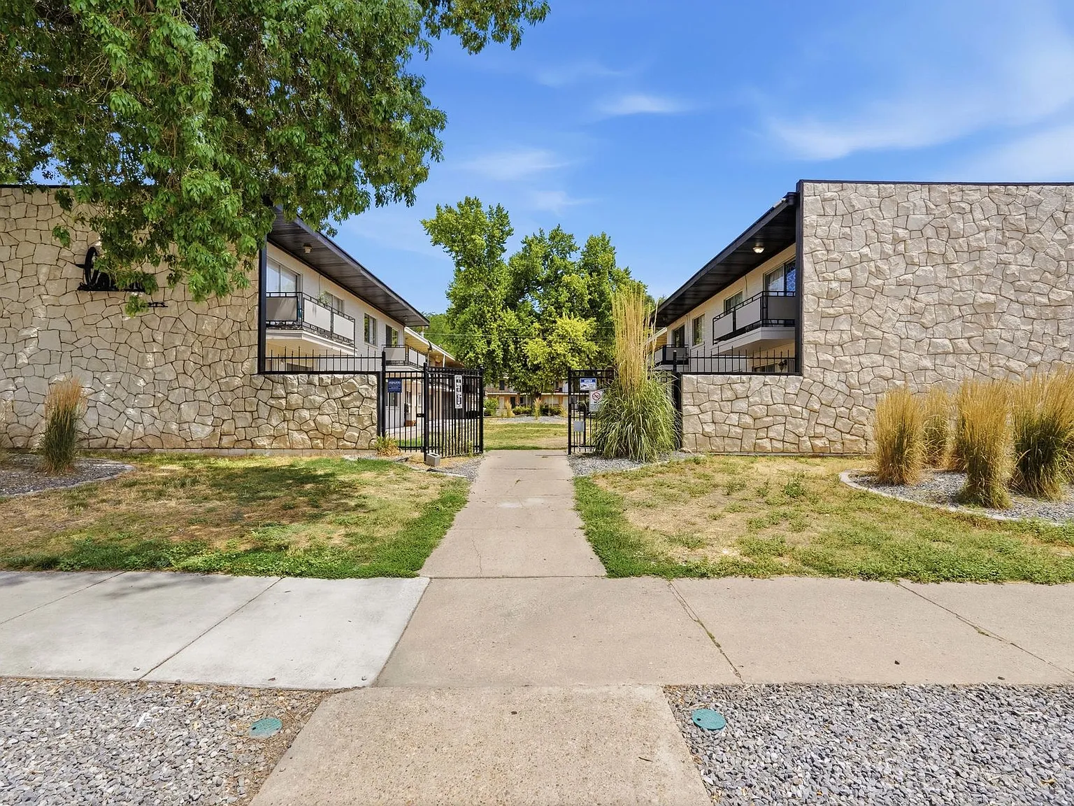 Towne Apartments — Photo 3