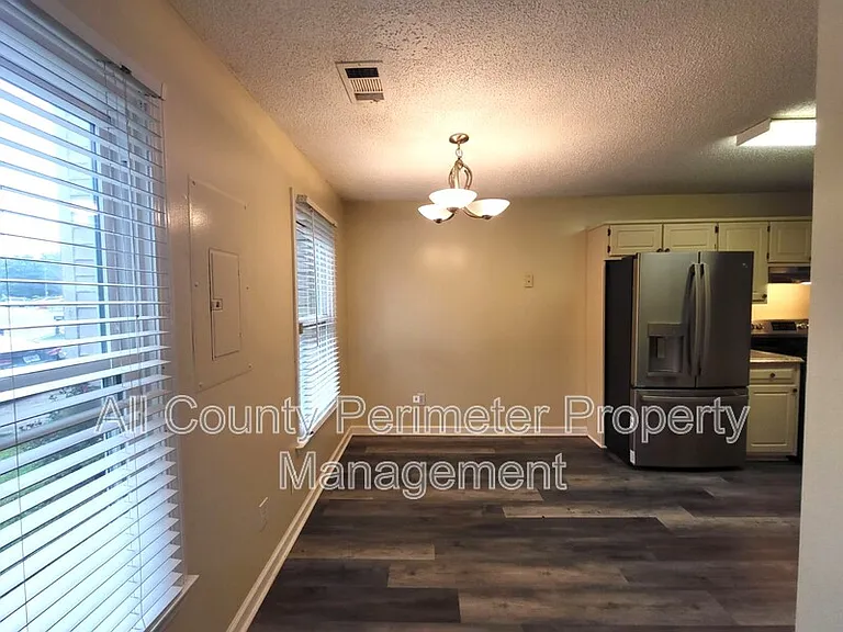 8078 Woodlake Dr — Photo 3