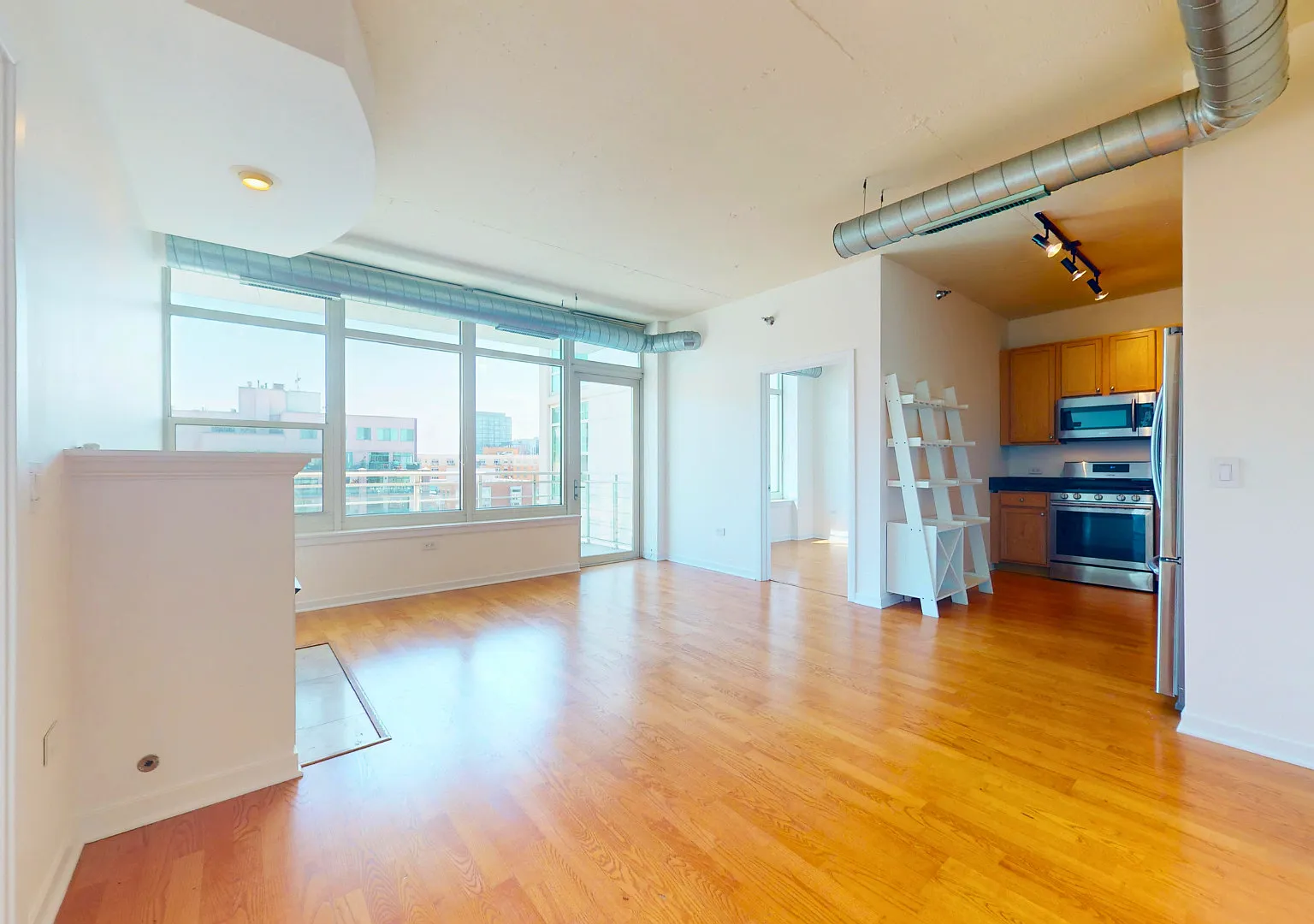 2 bed, 1.5 bath, 800 sqft, $3,500 — Photo 3