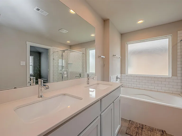 19010 Norbury Park Ln — Photo 32