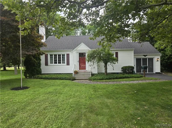7322 Ridge Rd, Lockport, NY 14094