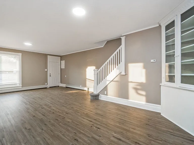 439 W Church St — Photo 10