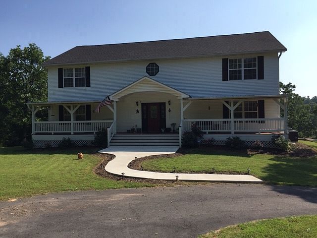 2nd image of 601 W Clarks Chapel Rd