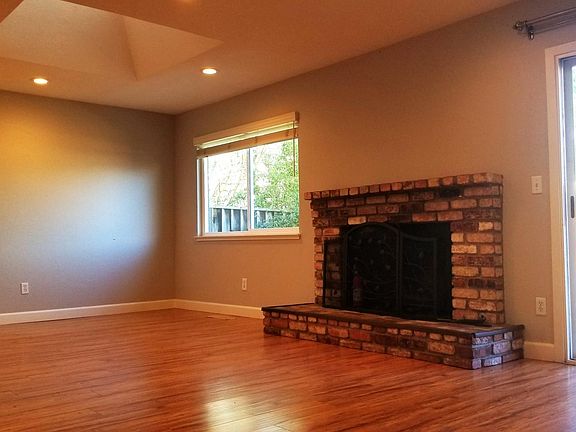 Fire Place and Dinning Area