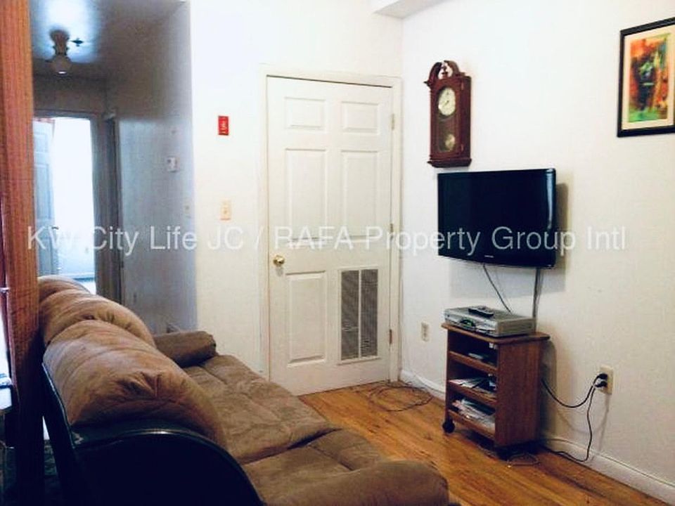 2nd image of 531 Monroe St