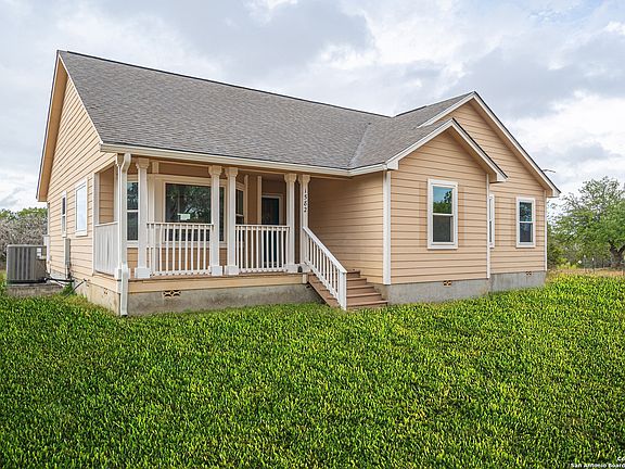 3rd image of 1582 ENGLISH HOLLOW DR