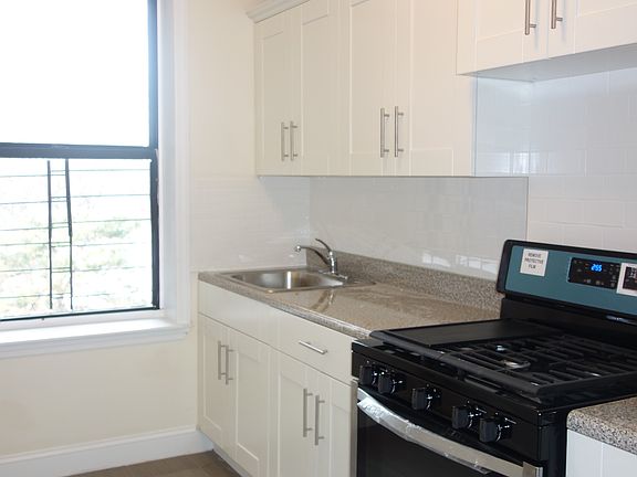 3rd image of 2564 Creston Ave APT 4D