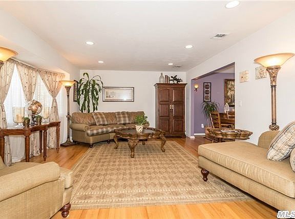5th image of 552 Boxwood Dr